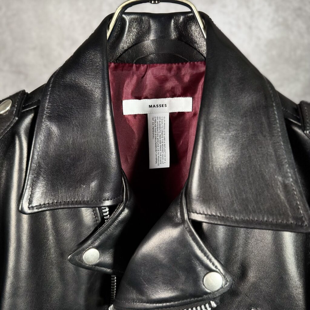 MASSES LEATHER JKT VINTAGE W MASSESブランドタグとボルドーキュプラ裏地接写