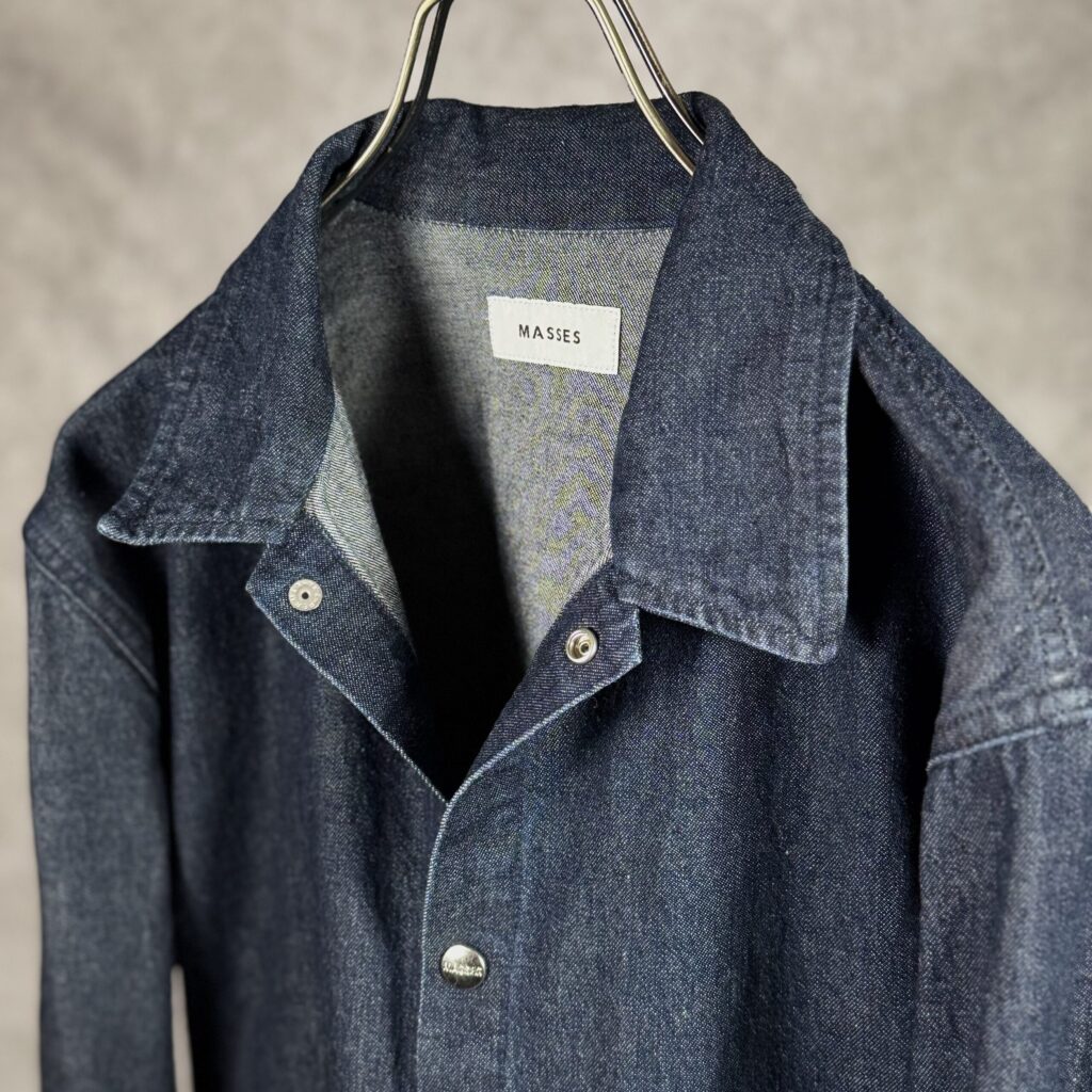 MASSES DENIM SNAP JKT 衿元とMASSESタグ接写