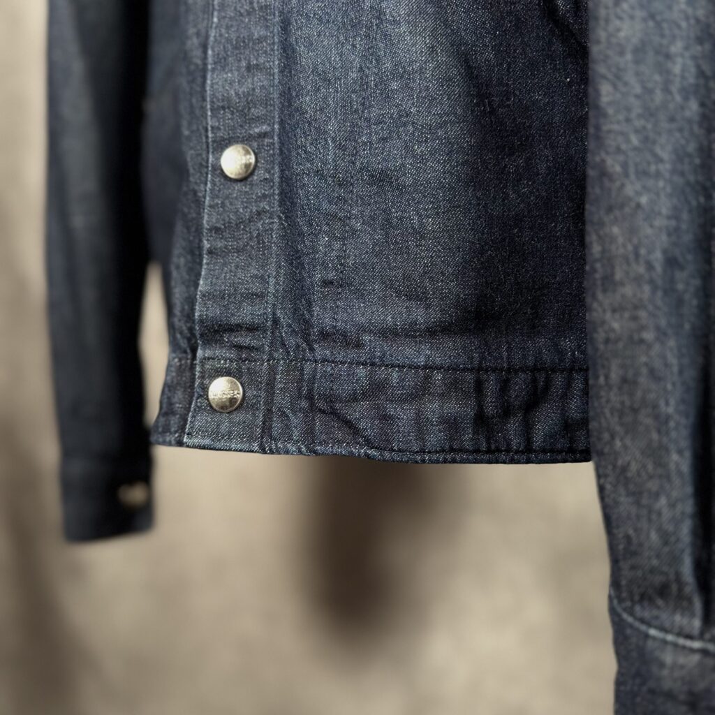 MASSES DENIM SNAP JKT ロゴ刻印スナップボタン接写
